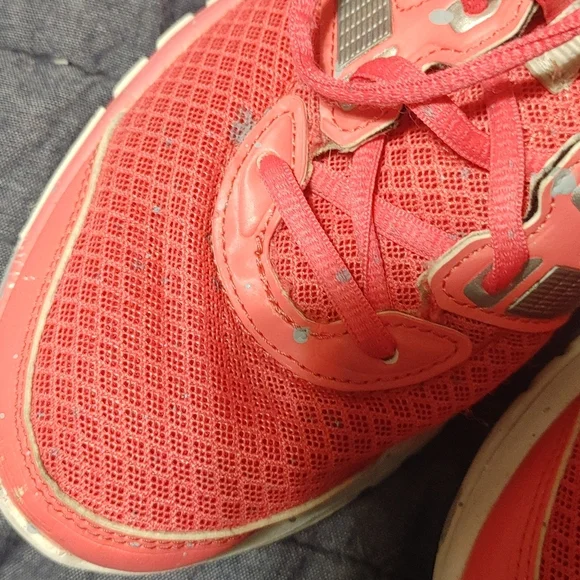 Size 8.5 Adidas sneakers. Pink - Picture 5 of 7